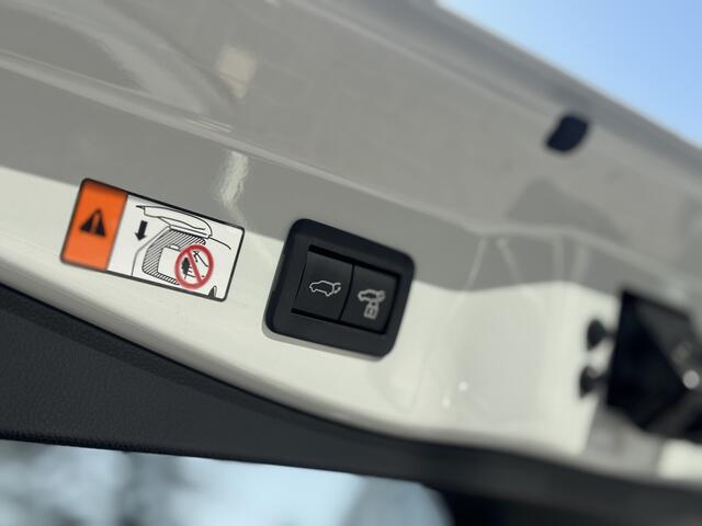 Toyota C-HR 1.8 Hybrid 140 First Edition Dodenhoekdetectie, Navigatie, Parkeersensoren V + A , All-in Rijklaarprijs