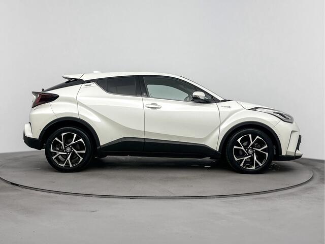 Toyota C-HR 1.8 Hybrid Dynamic | Automatisch Inparkeren | Stoel-/Stuurverwarming | Parkeersensoren | Lichtmetalen Velgen |
