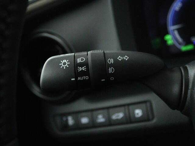 Toyota C-HR 2.0 Plug-in Hybrid 220 Executive | All-season banden | Spatlappen |