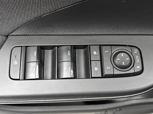 Toyota C-HR 1.8 Hybrid 140 Dynamic | Achteruitrijcamera | Apple Carplay/Android auto | Climate control |