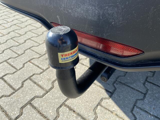 Toyota C-HR 1.8 Hybrid Active Afneembare Trekhaak, Navigatie & Camera