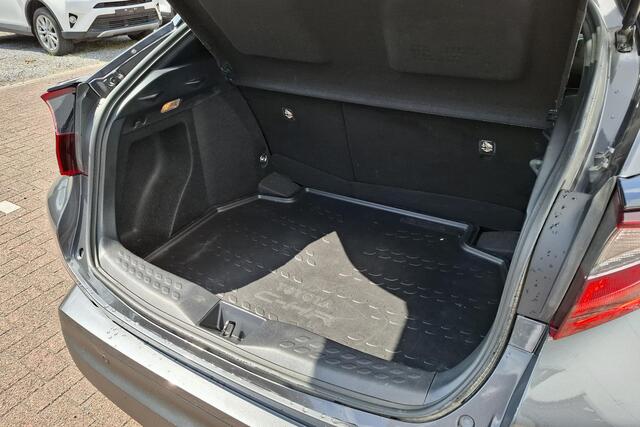 Toyota C-HR 1.8 Hybrid Dynamic Navigatie Apple Carplay/Android Auto, achteruitrij camera, adaptieve cruise control, keyless,