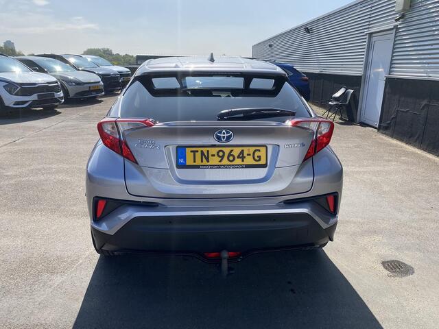 Toyota C-HR 1.8 Hybrid Bi-Tone Plus Trekhaak, dodehoek detectie, navigatie, stoel- & stuurverwarming, achteruitrij camera, parkeersensoren, lederen bekleding, Volledig dealeronderhouden
