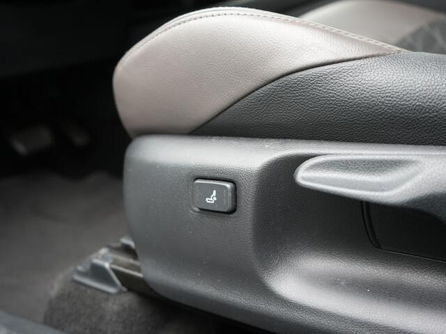 Toyota C-HR 2.0 Hybrid Executive | Stuur- en Stoelverwarming | Parkeersensoren V+A | BSM |