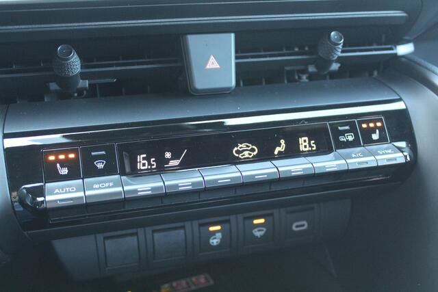 Toyota C-HR 2.0 Hybrid 200 First Edition Bi-Tone AWD | Rijklaar | Trekhaak | Stoel-/Stuurverwarming | Apple/Android | Keyless | PDC | Navi | LED