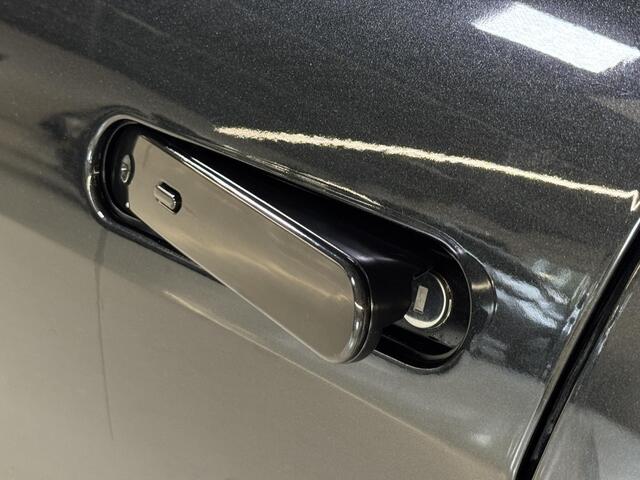 Toyota C-HR 2.0 Plug-in Hybrid 220 Dynamic | trekhaak afneembaar | LED | Dodehoeksensor | Carplay | Stoel/stuur verw. |