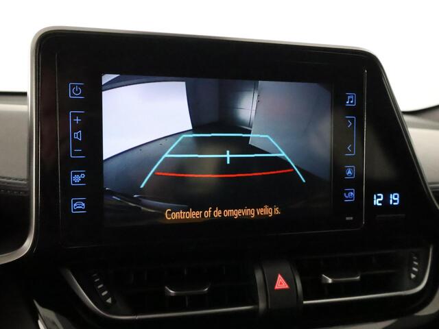 Toyota C-HR 1.8 Hybrid Dynamic Navi. GARANTIE TOT 08-2028! . AFNEEMBARE TREKHAAK. ADAPTIEVE CRUISE CONTROL. PARKEERSENSOREN VOOR & ACHTER.