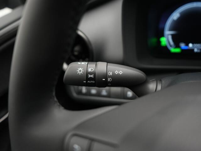 Toyota C-HR 2.0 Plug-in Hybrid 220 Active Nu inclusief ¤ 3500,- inruilpremie! Direct leverbaar!