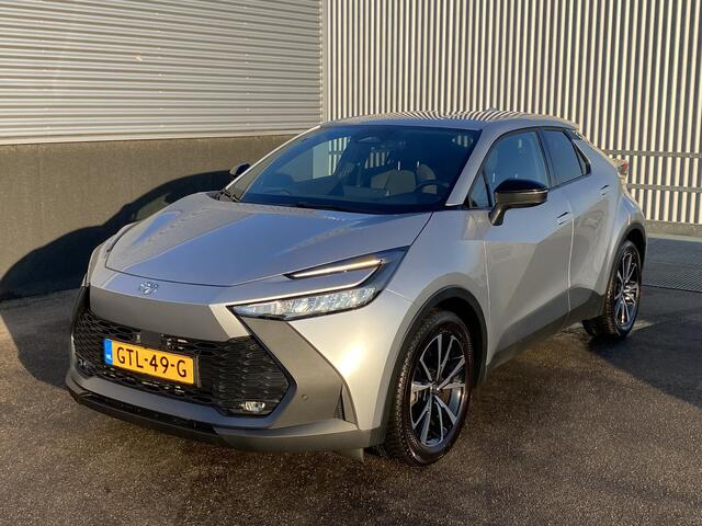Toyota C-HR 1.8 Hybrid 140 Dynamic Nieuw geleverd! incl. o.a.: AppleCarPlay/AndroidAuto, Dode hoek detectie, PArkeerhulp camera incl sensoren, LM velgen, Adaptieve Cruise Control, Clima Control