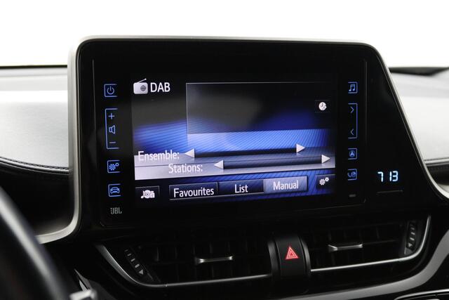 Toyota C-HR 1.8 Hybrid Style Ultimate | Parkeersensoren voor en achter | Keyless | Stoel en stuurverwarming |