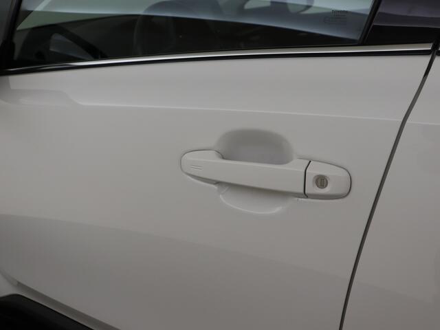 Toyota C-HR 1.8 Hybrid TeamNL | Achteruitrijcamera | Privacy glass | LM velgen | Full map navigatie |