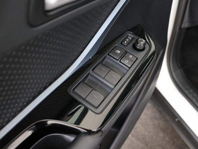 Toyota C-HR 1.8 Hybrid TeamNL | Achteruitrijcamera | Privacy glass | LM velgen | Full map navigatie |