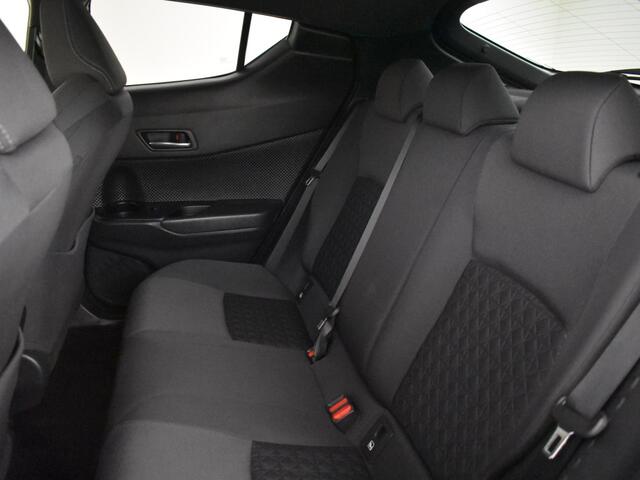 Toyota C-HR 2.0 Hybrid Dynamic | Parkeersensoren V+A | Carplay | Stoelverwar