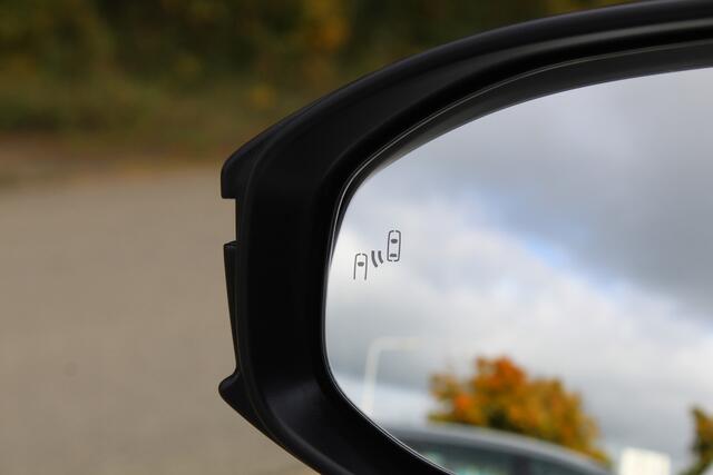 Toyota C-HR 1.8 Hybrid 140 First Edition Bi-tone | Rijklaar | Keyless | 360 Camera | Navi | Apple/Android | El. achterklep | Sensoren v+a | NL-auto