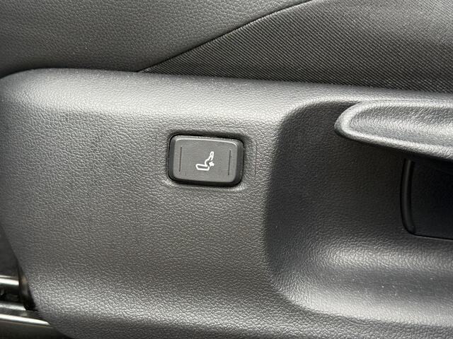 Toyota C-HR 2.0 Hybrid Dynamic **NAVIGATIE/ STOELVERWARMING/ KEYLESS/ DODEHOEK DETECTIE**