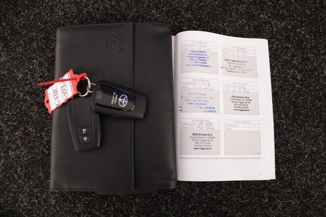 Toyota C-HR 1.8 Hybrid Dynamic | Apple Carplay/Android Auto | Parkeersensoren | Trekhaak | Navigatie |