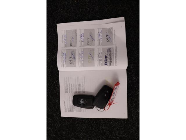 Toyota C-HR 1.8 Hybrid Style Limited | Parkeersensoren | Stoel/Stuurverwarming | Navigatie | Parkeercamera |