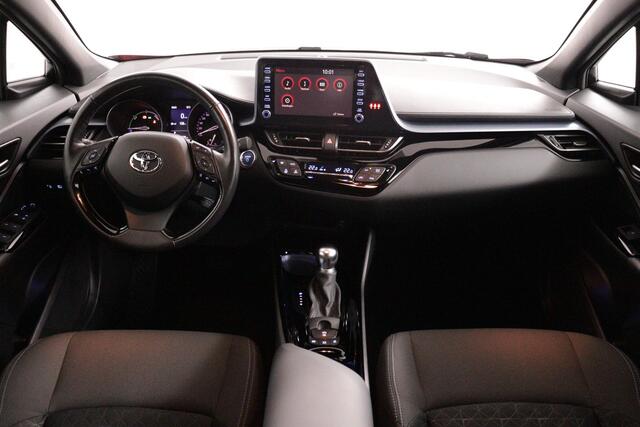 Toyota C-HR 1.8 Hybrid Bi-Tone Plus | Apple Carplay/Android Auto | Parkeersensoren | Stoel/Stuurverwarming |