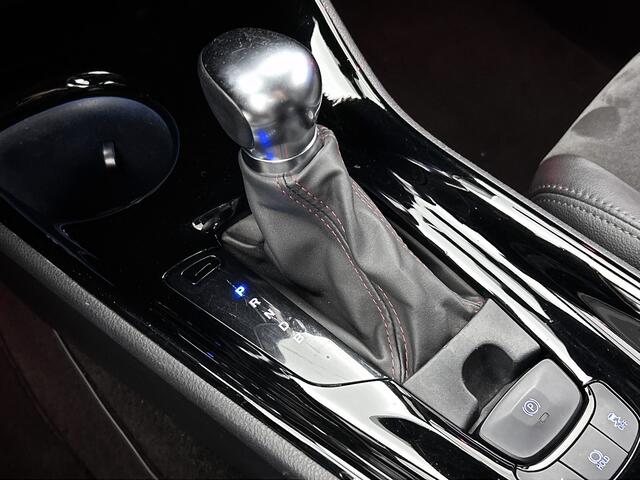 Toyota C-HR 1.8 Hybrid GR-Sport | Sportstoelen | LED | Apple Carplay / Android Auto | Sfeerverlichting | Stoelverwarming |