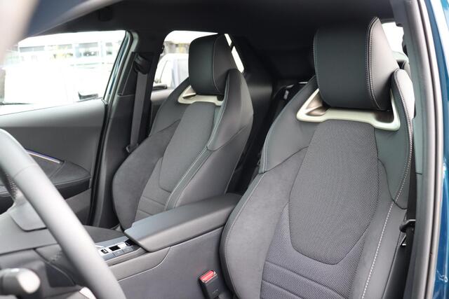 Toyota C-HR 2.0 Plug-in Hybrid 220 Executive, JBL audio, BSM, Apple Carplay, Android auto, Achterruitrijcamera, DAB Radio