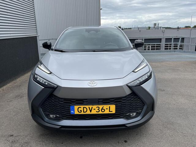 Toyota C-HR 1.8 Hybrid 140 Dynamic Dodehoek detectie, achteruitrij camera, adaptieve cruise control, Apple Carplay/Android Auto, keyless, parkeersensoren v&a
