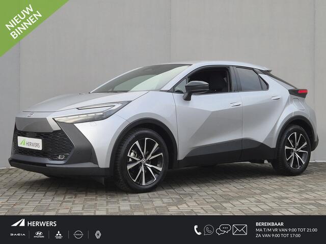 Toyota C-HR 1.8 Hybrid 140 Dynamic Automaat / Nieuw Model / Allseason banden / Stuur-, Stoel en Voorruitverwarming / Achteruitrijcamera / Elektrische achterklep / Keyless Entry/Start / Adaptief CC / Apple Carplay Android Auto / Climate control /