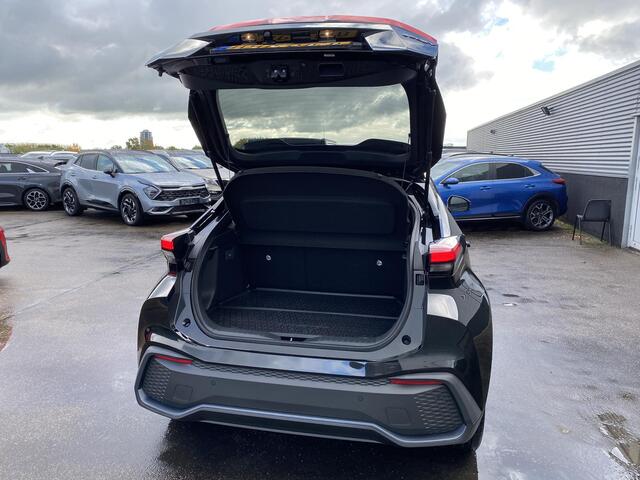 Toyota C-HR 2.0 Plug-in Hybrid 220 Dynamic Stoel- & stuurverwarming, 1e eign. navigatie Apple CarPlay/Android Auto, dodehoek detectie, parkeersensoren, adaptieve cruise control