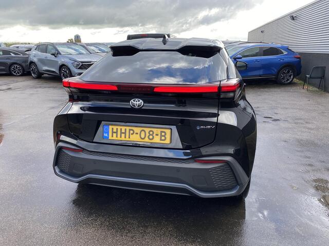 Toyota C-HR 2.0 Plug-in Hybrid 220 Dynamic Stoel- & stuurverwarming, 1e eign. navigatie Apple CarPlay/Android Auto, dodehoek detectie, parkeersensoren, adaptieve cruise control