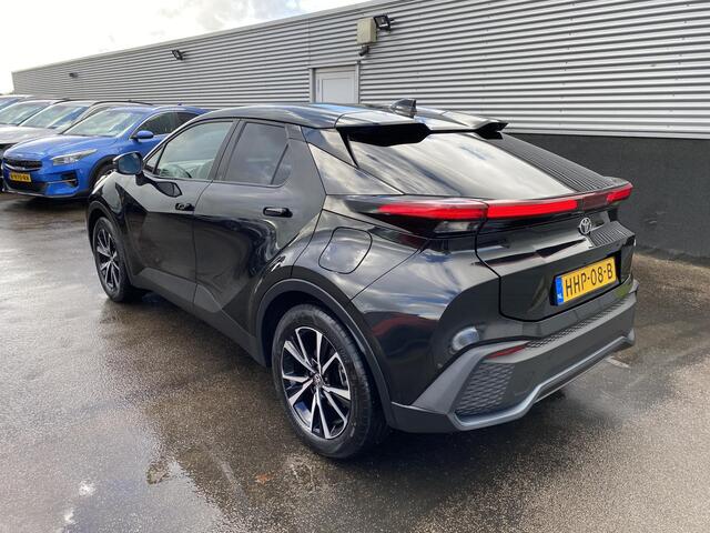 Toyota C-HR 2.0 Plug-in Hybrid 220 Dynamic Stoel- & stuurverwarming, 1e eign. navigatie Apple CarPlay/Android Auto, dodehoek detectie, parkeersensoren, adaptieve cruise control
