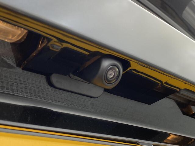 Toyota C-HR 2.0 Plug-in Hybrid 220 Dynamic Stoel- & stuurverwarming, 1e eign. navigatie Apple CarPlay/Android Auto, dodehoek detectie, parkeersensoren, adaptieve cruise control