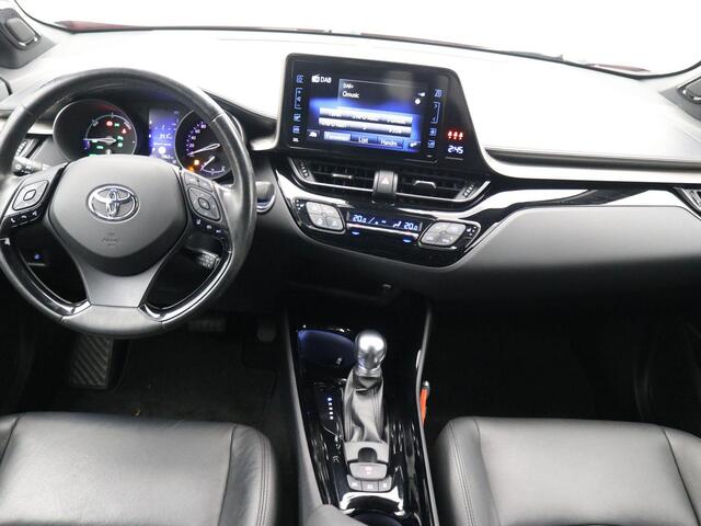 Toyota C-HR 1.8 Hybrid Style Automaat / Dealeronderhouden / 1ste eigenaar / Afneembare Trekhaak / Stoel en Stuurverwarming / Cruise Control / Achteruitrijcamera / Lederen bekleding /