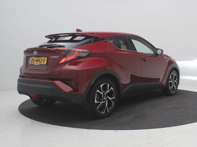 Toyota C-HR 1.8 Hybrid Style Automaat / Dealeronderhouden / 1ste eigenaar / Afneembare Trekhaak / Stoel en Stuurverwarming / Cruise Control / Achteruitrijcamera / Lederen bekleding /