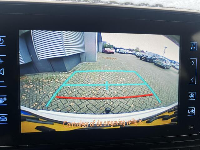Toyota C-HR 1.8 Hybrid Style Trekhaak, Navigatie, Dodehoekdetectie, stoelverwarming, adaptieve cruise control, achteruitrij camera, navigatie, keyless, parkeersensoren v&a