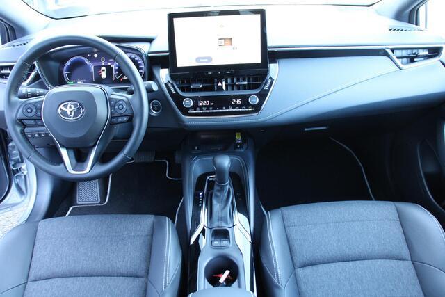 Toyota COROLLA Hybrid 140PK TEAM D 18DKM, GROOT SCHERM, WINTERPAKKET,