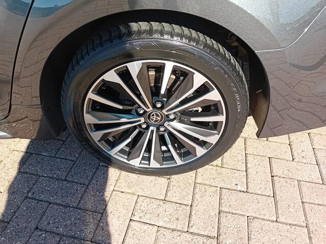 Toyota COROLLA Touring Sports 1.8 Hybrid First Edition, Airco(automatisch), Carplay, Cruise control adaptief, Dode hoek detector, Stoelverwarming, Navigatie, enz enz.... Zeer mooie auto, Zie foto's, Fabrieksgarantie, BOVAG