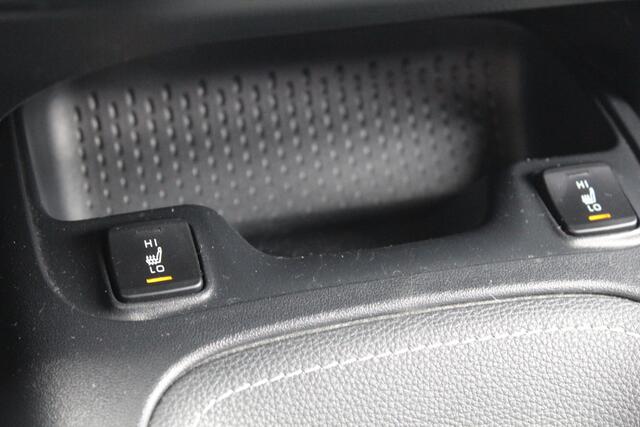 Toyota COROLLA Touring Sports 1.8 Hybrid Dynamic Bi-Tone | Rijklaar | Trekhaak | Head Up | Apple/Android | Stoel-/stuurverw. | LED | Keyless | El. achterklep | Dealer onderhouden