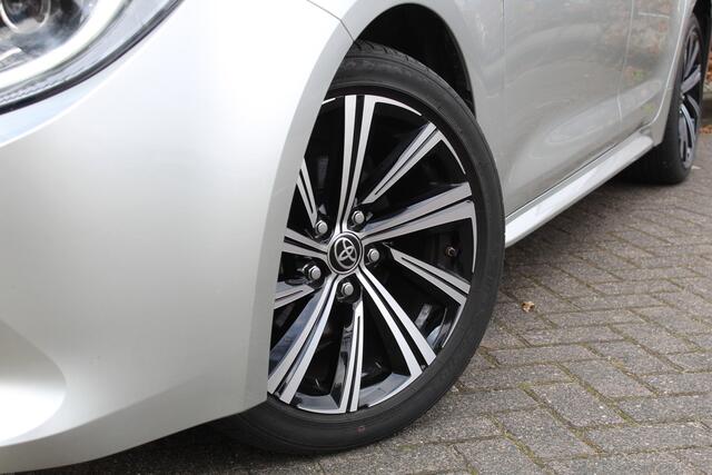 Toyota COROLLA Touring Sports 1.8 Hybrid Dynamic Bi-Tone | Rijklaar | Trekhaak | Head Up | Apple/Android | Stoel-/stuurverw. | LED | Keyless | El. achterklep | Dealer onderhouden