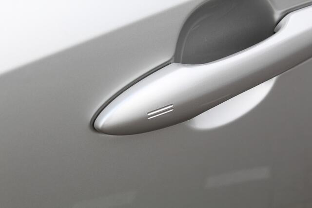 Toyota COROLLA Touring Sports 1.8 Hybrid Dynamic Bi-Tone | Rijklaar | Trekhaak | Head Up | Apple/Android | Stoel-/stuurverw. | LED | Keyless | El. achterklep | Dealer onderhouden