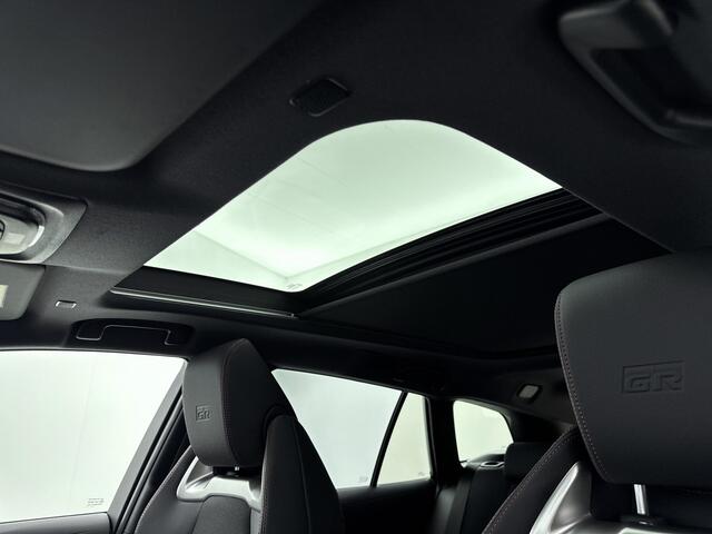 Toyota COROLLA Touring Sports Hybrid 180 GR Sport | Apple Carplay & Android Auto | Navigatie | Parkeercamera | | Direct leverbaar |