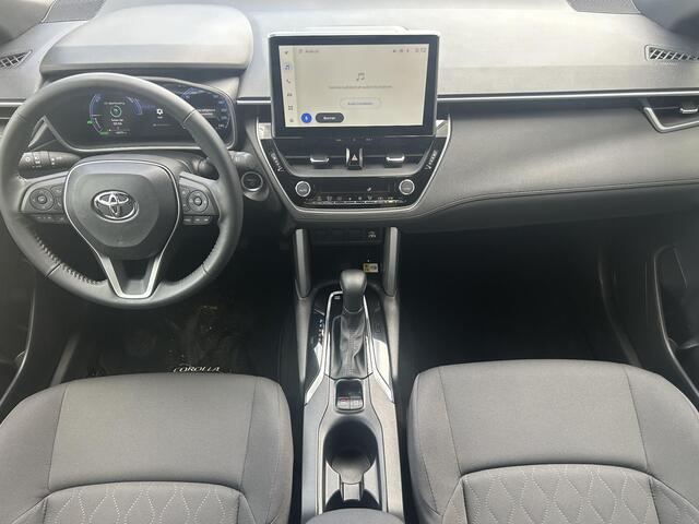 Toyota COROLLA Cross 2.0 High Power Hybrid Dynamic Navigatie, Elek. Achterklep, Smart key, Led, LMV, Privacy glass
