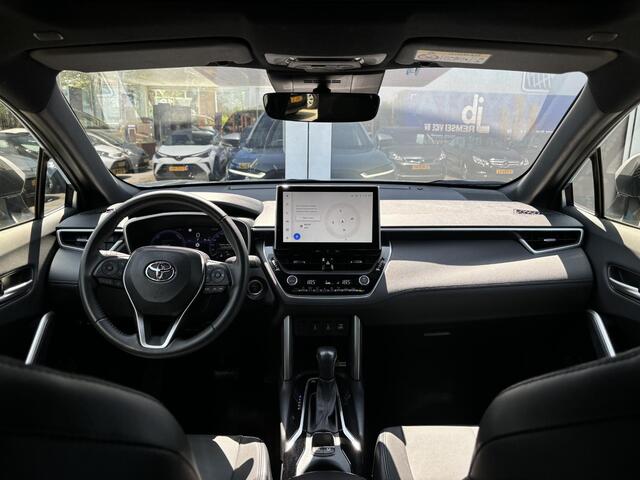 Toyota COROLLA Cross Style | All seasonbanden | Panoramadak | Half leder | Stoelverwarming | Parkeerhulp voor en achter | Toyota garantie tot 2034!