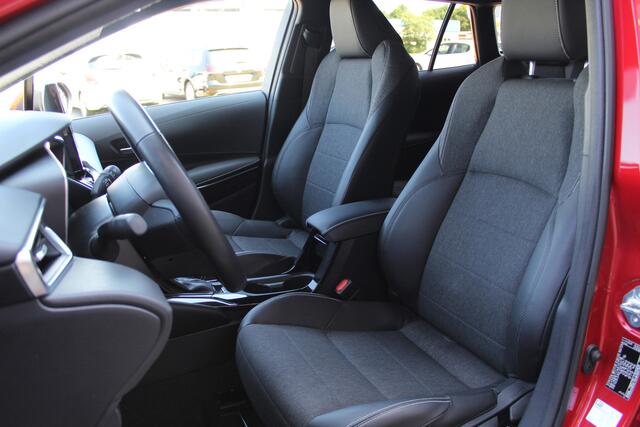 Toyota COROLLA Touring Sports 1.8 Hybrid 140 Dynamic Plus | Rijklaar | Stoel-/stuurverw. | El. achterklep | Parkeersens. v+a | LED | Keyless | Navi