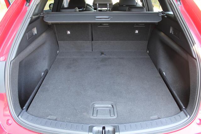 Toyota COROLLA Touring Sports 1.8 Hybrid 140 Dynamic Plus | Rijklaar | Stoel-/stuurverw. | El. achterklep | Parkeersens. v+a | LED | Keyless | Navi