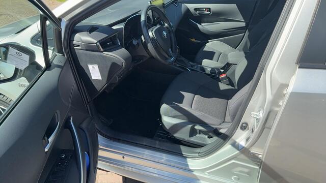 Toyota COROLLA 1.8 98pk Hybrid Dynamic / Navigatie / Stoelverwarming / Camera