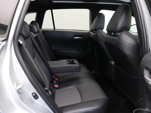 Toyota COROLLA Cross Hybrid 140 Style + Premium Pack II | 10 Jaar Garantie! | Stoelverwarming | Apple Carplay & Android Auto | Panoramadak |