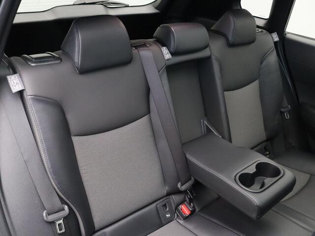 Toyota COROLLA Cross Hybrid 140 Style + Premium Pack II | 10 Jaar Garantie! | Stoelverwarming | Apple Carplay & Android Auto | Panoramadak |