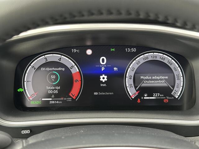 Toyota COROLLA Cross Hybrid 140 1.8 Executive edition All season banden | Panoramadak | Dodehoekdetectie | Parkeersensoren voor + achter | Elektrische achterklep | Led | Navi | Garantie t/m 2034!