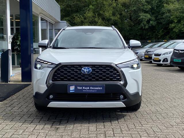 Toyota COROLLA Cross 2.0 High Power Hybrid First Edition / NL-Auto / 1-Ste Eigenaar / Dealer-Onderhouden / Automaat / Keyless / Half-Leder / LED / DAB / Apple-Carplay & Android-Auto / Navi / Camera / Stoelverwarming / Adaptieve Cruise-Control / Elektrische Achterklep /