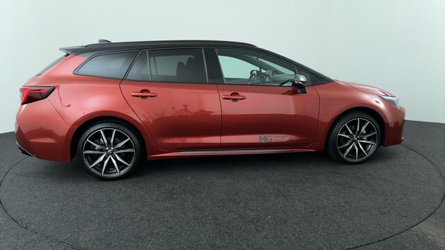 Toyota COROLLA Touring Sports Hybrid 180 GR SPORT / HUD / JBL / Panoramisch schuif-kanteldak