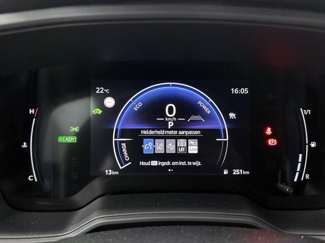 Toyota COROLLA Touring Sports Hybrid 140 Comfort - Louwman Zin in Zomervoordeel auto -